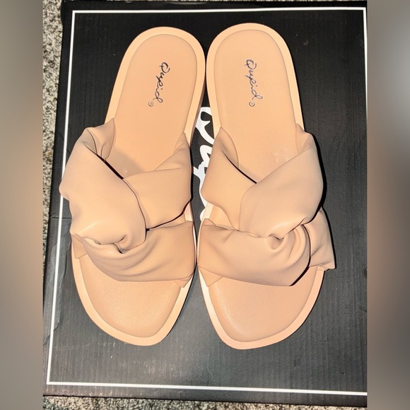 2/$35 NEW Qupid Blush Pink Sandals Slides Size 7.5 Preppy Beach Clean Girl - Picture 3 of 6